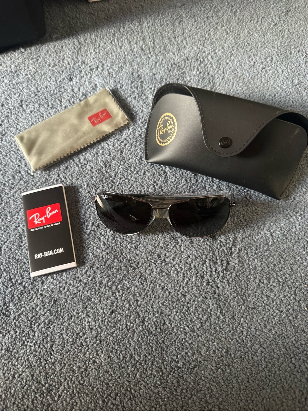 Ray-Ban Aviator Sunglasses - Black Lenses, Silver Frame